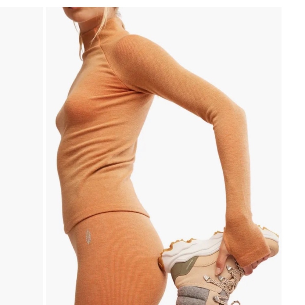 NWT m/l  free People cool down base layer